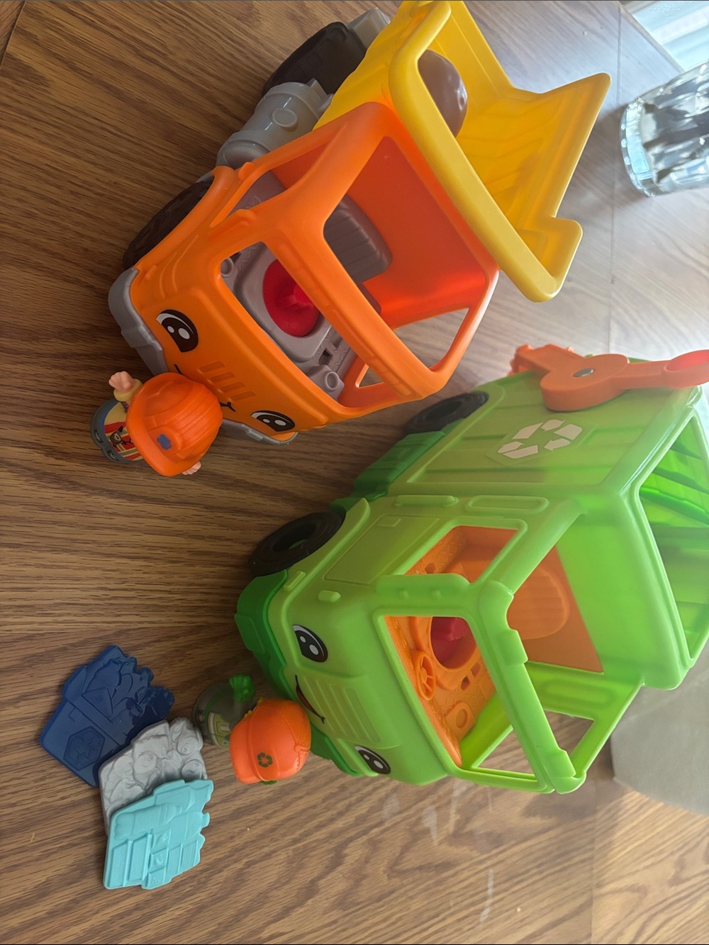 Fisher Price Little People Garbage recycling green truck and Yellow truck set